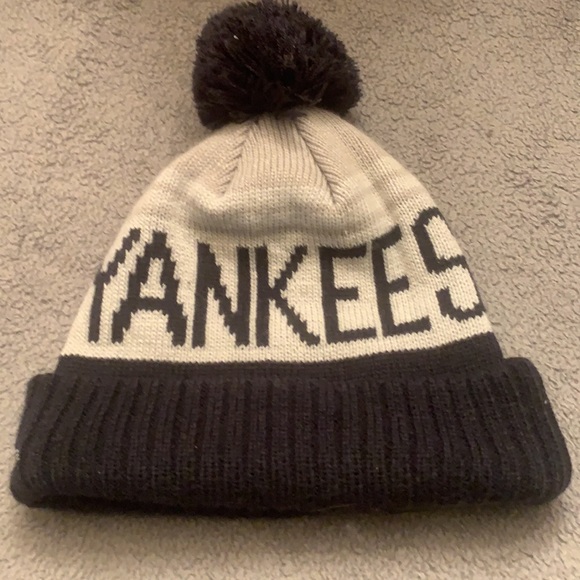 NWT New Era NY a Yankee Beanie with POMPOM - Picture 2 of 6